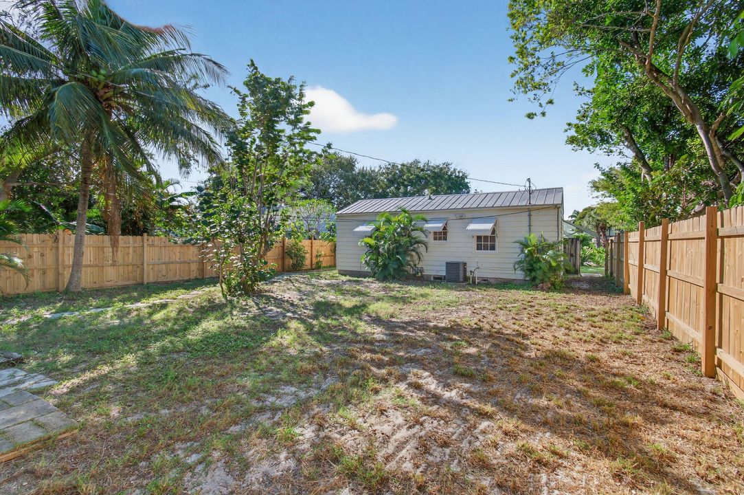 На продажу: $399,000 (2 спален, 1 ванн, 941 Квадратных фут)