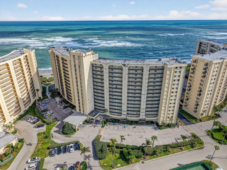 For Sale: $925,000 (2 beds, 2 baths, 1270 Square Feet)