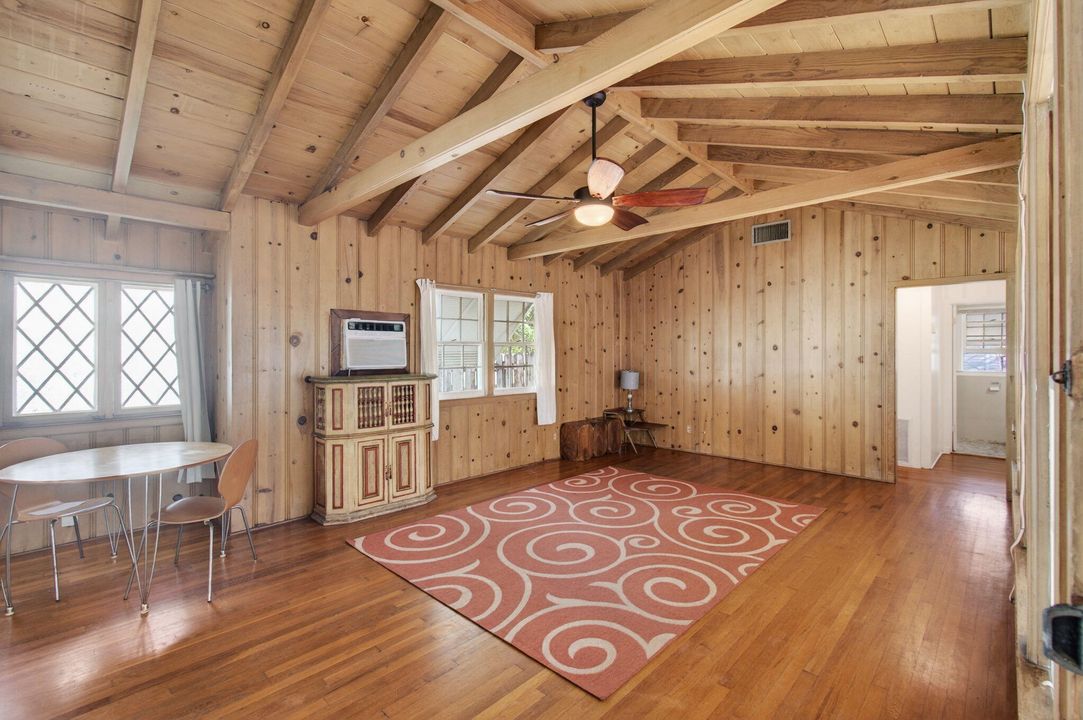 На продажу: $399,000 (2 спален, 1 ванн, 941 Квадратных фут)