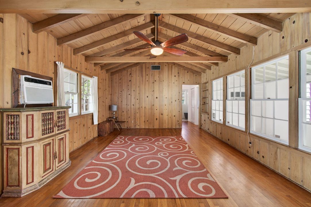 На продажу: $399,000 (2 спален, 1 ванн, 941 Квадратных фут)