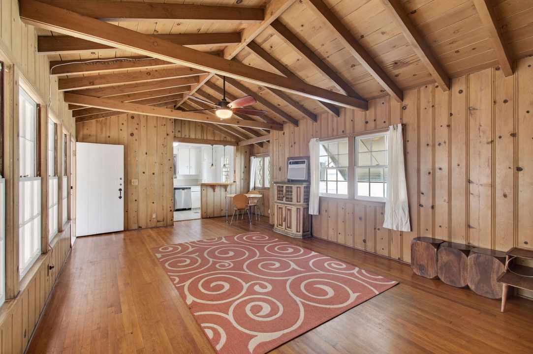 На продажу: $399,000 (2 спален, 1 ванн, 941 Квадратных фут)