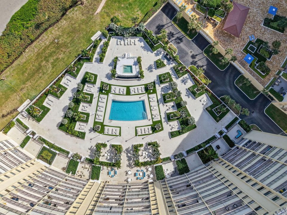 For Sale: $925,000 (2 beds, 2 baths, 1270 Square Feet)