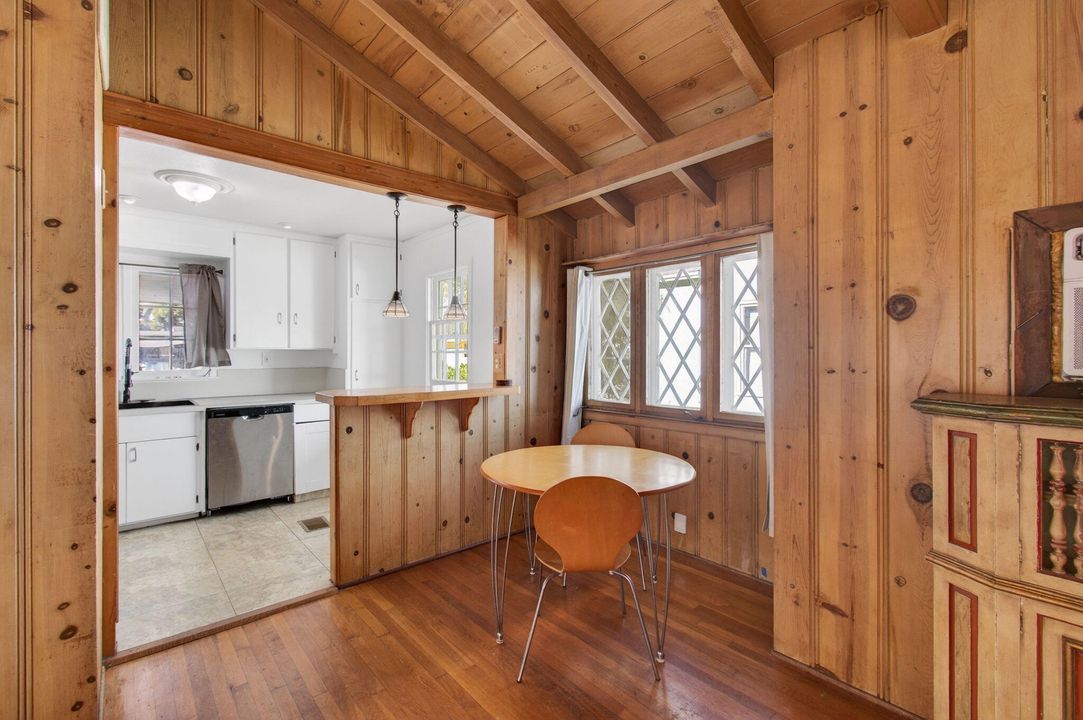 На продажу: $399,000 (2 спален, 1 ванн, 941 Квадратных фут)