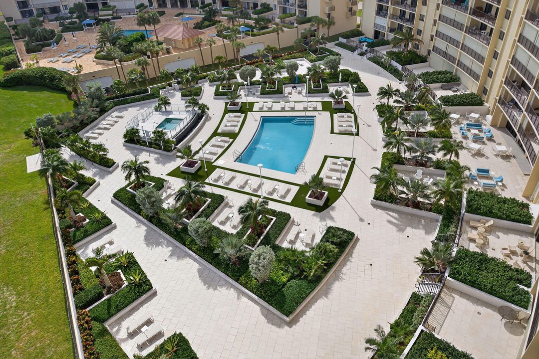 For Sale: $925,000 (2 beds, 2 baths, 1270 Square Feet)