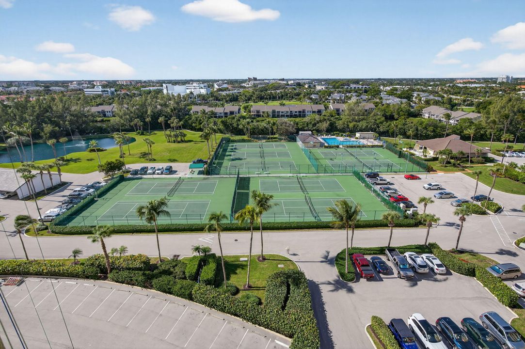 For Sale: $925,000 (2 beds, 2 baths, 1270 Square Feet)