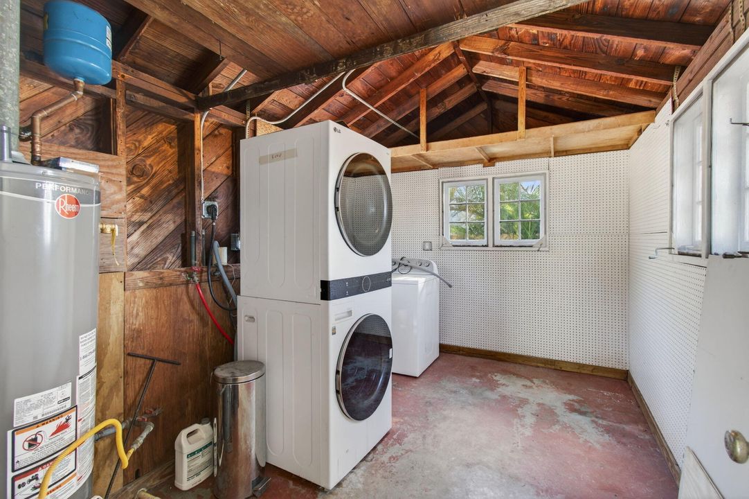 На продажу: $399,000 (2 спален, 1 ванн, 941 Квадратных фут)