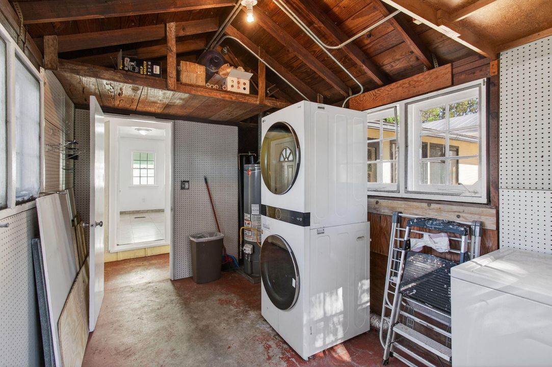 На продажу: $399,000 (2 спален, 1 ванн, 941 Квадратных фут)