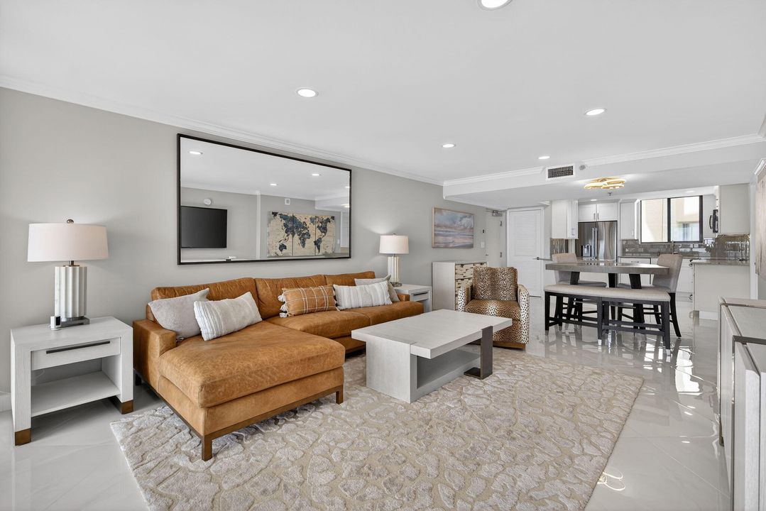 For Sale: $925,000 (2 beds, 2 baths, 1270 Square Feet)