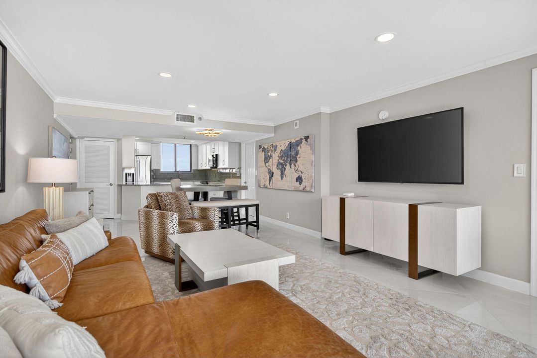 For Sale: $925,000 (2 beds, 2 baths, 1270 Square Feet)