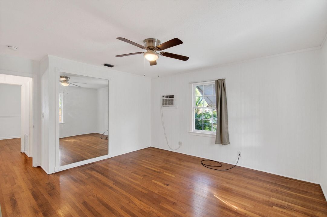 На продажу: $399,000 (2 спален, 1 ванн, 941 Квадратных фут)