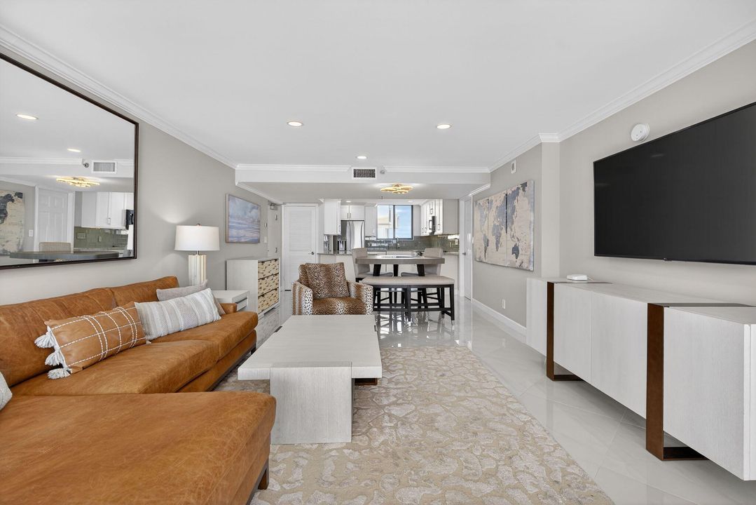 For Sale: $925,000 (2 beds, 2 baths, 1270 Square Feet)