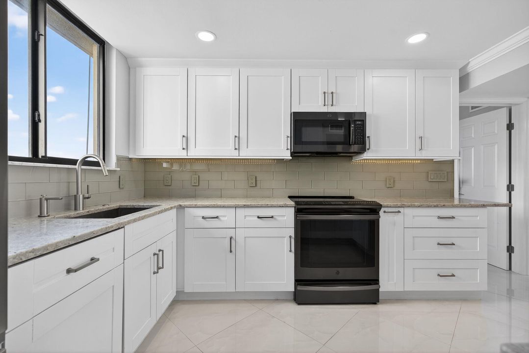 For Sale: $925,000 (2 beds, 2 baths, 1270 Square Feet)