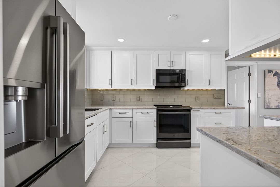 For Sale: $925,000 (2 beds, 2 baths, 1270 Square Feet)