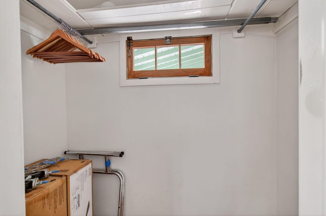 На продажу: $399,000 (2 спален, 1 ванн, 941 Квадратных фут)