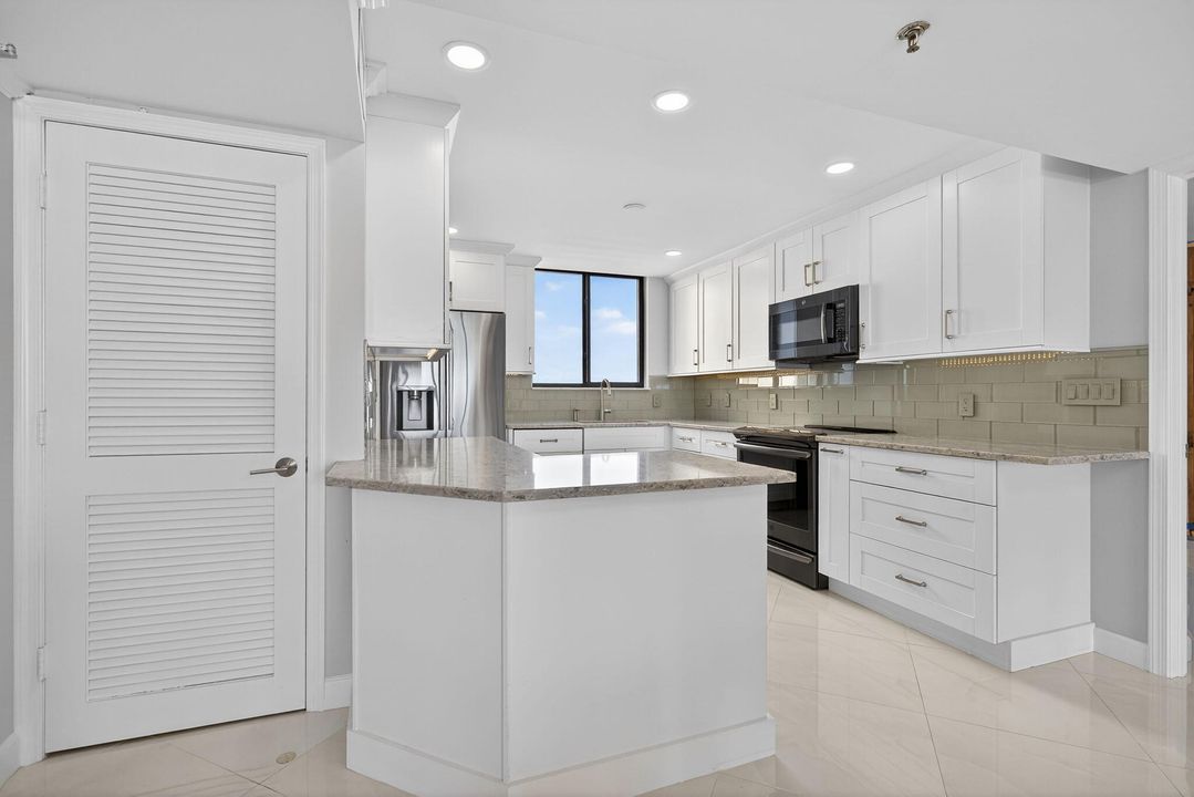 For Sale: $925,000 (2 beds, 2 baths, 1270 Square Feet)