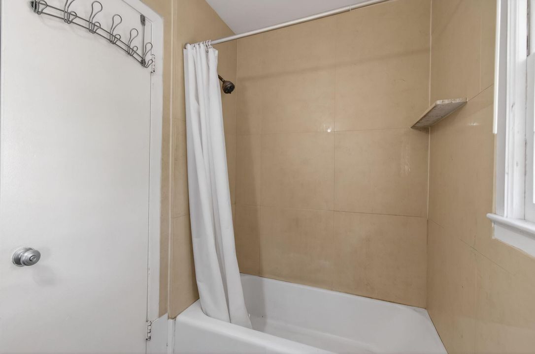 На продажу: $399,000 (2 спален, 1 ванн, 941 Квадратных фут)