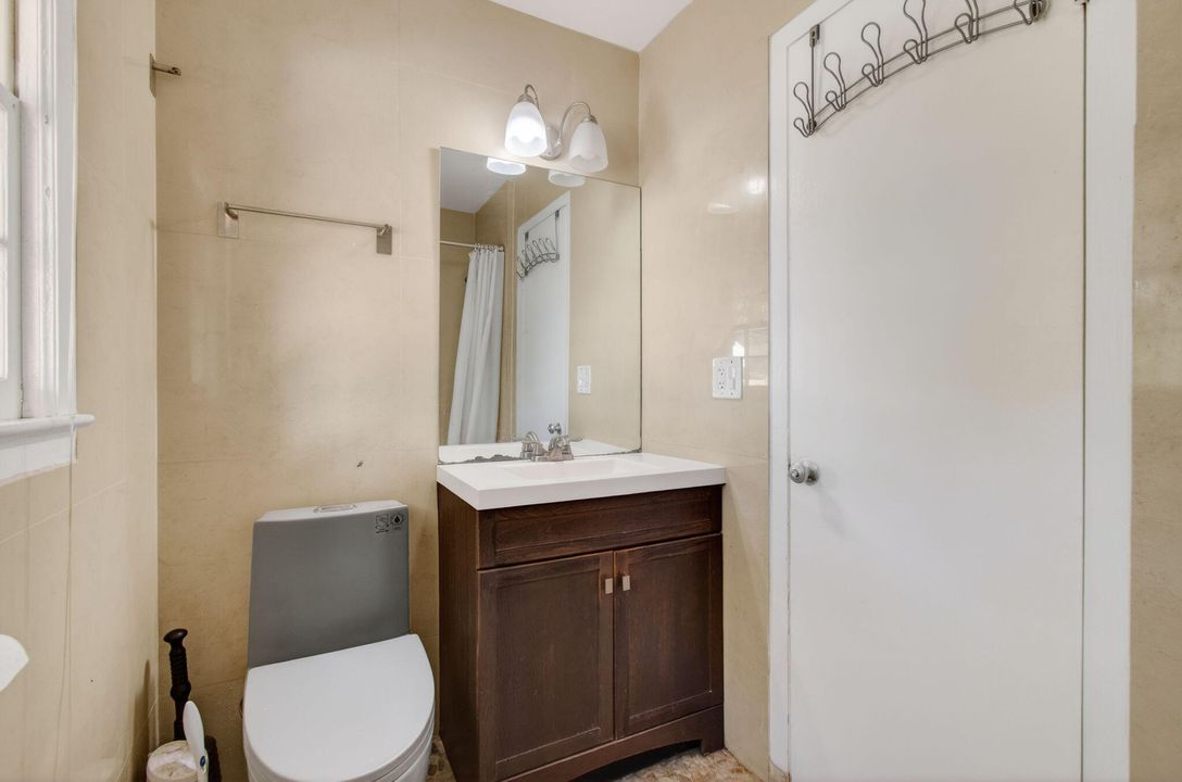 На продажу: $399,000 (2 спален, 1 ванн, 941 Квадратных фут)