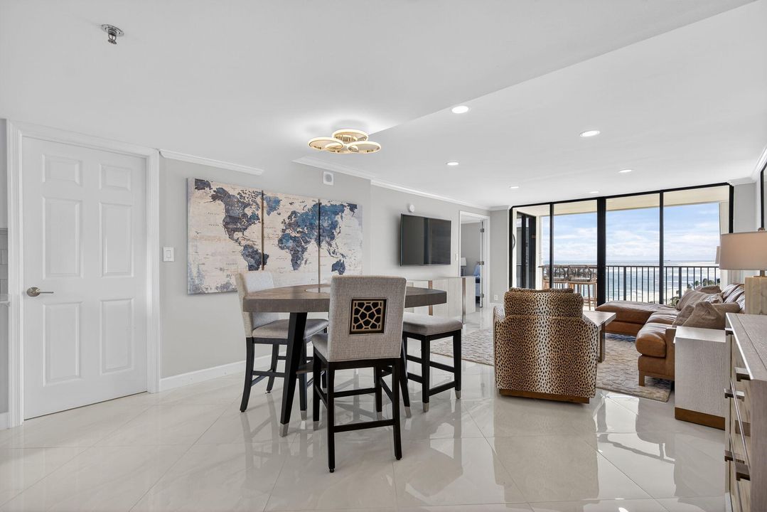 For Sale: $925,000 (2 beds, 2 baths, 1270 Square Feet)