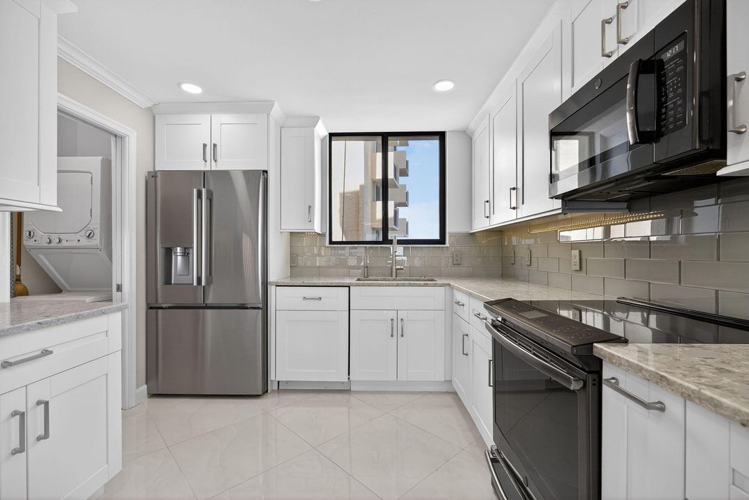 For Sale: $925,000 (2 beds, 2 baths, 1270 Square Feet)