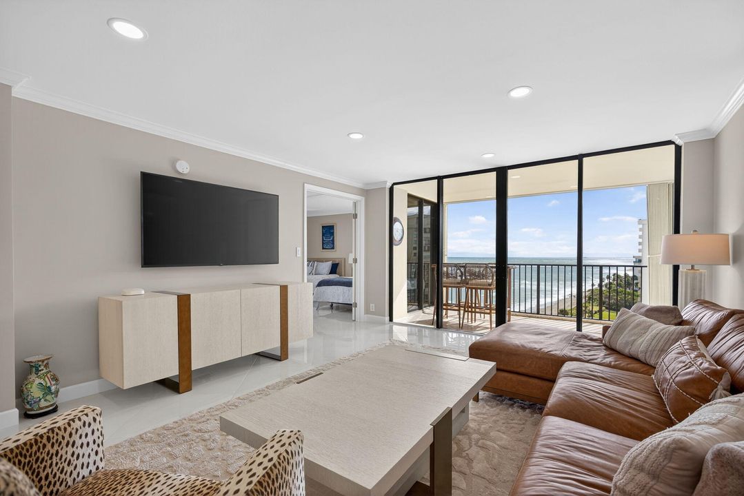 For Sale: $925,000 (2 beds, 2 baths, 1270 Square Feet)