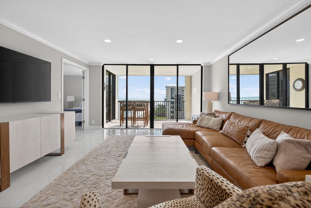 For Sale: $925,000 (2 beds, 2 baths, 1270 Square Feet)