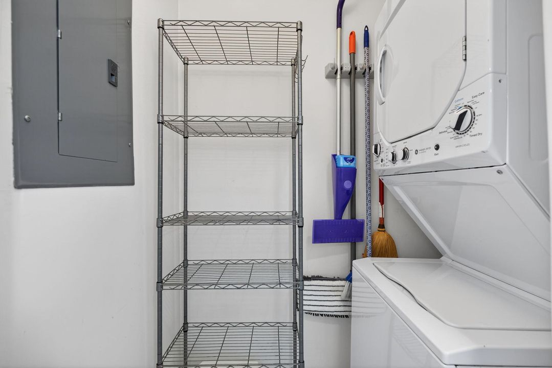 For Sale: $925,000 (2 beds, 2 baths, 1270 Square Feet)