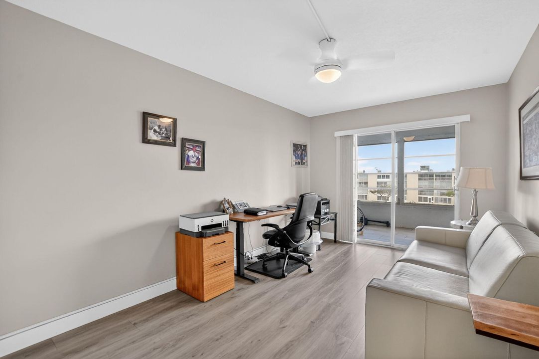 For Sale: $160,000 (2 beds, 1 baths, 880 Square Feet)