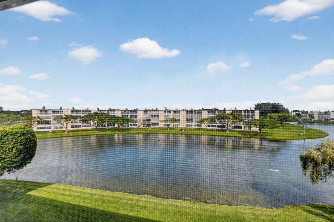 For Sale: $160,000 (2 beds, 1 baths, 880 Square Feet)