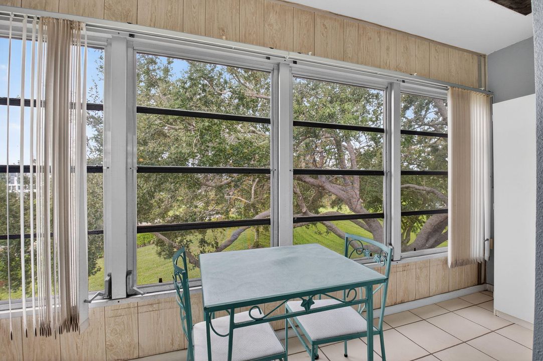 For Sale: $80,000 (1 beds, 1 baths, 720 Square Feet)