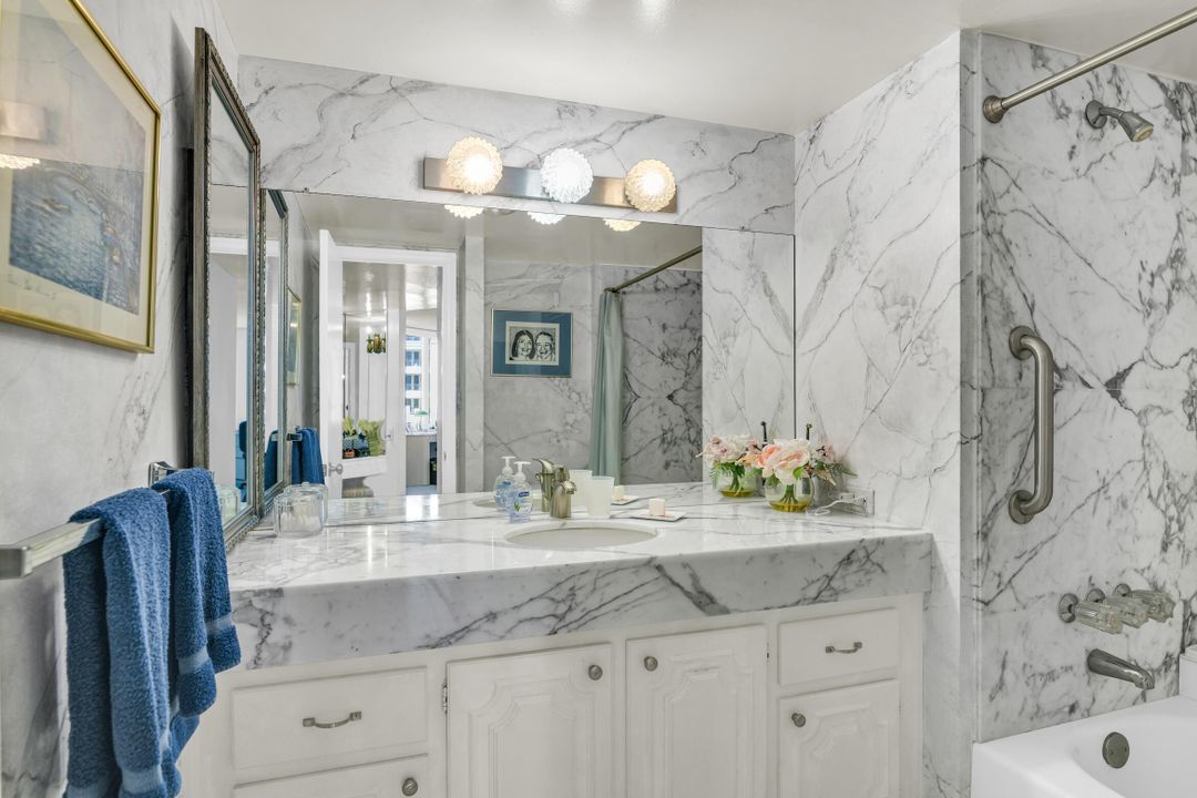 For Sale: $1,400,000 (2 beds, 2 baths, 1446 Square Feet)