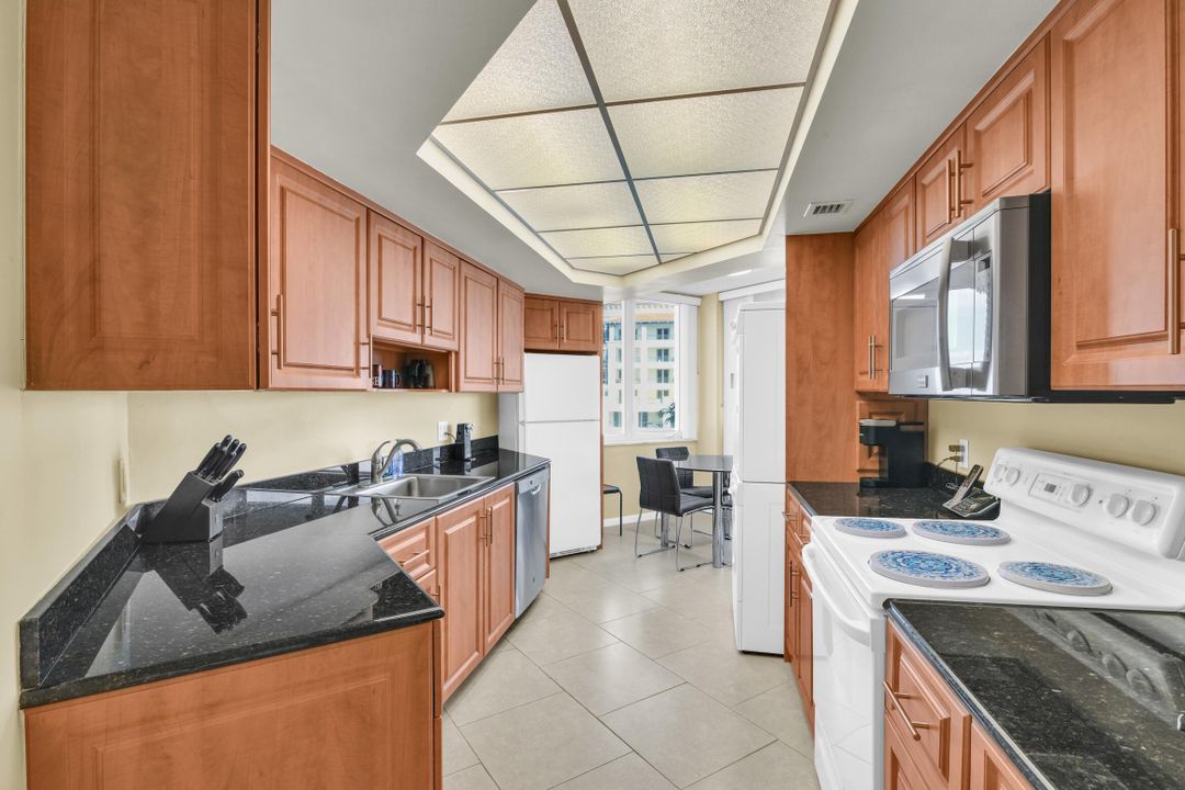 For Sale: $1,400,000 (2 beds, 2 baths, 1446 Square Feet)