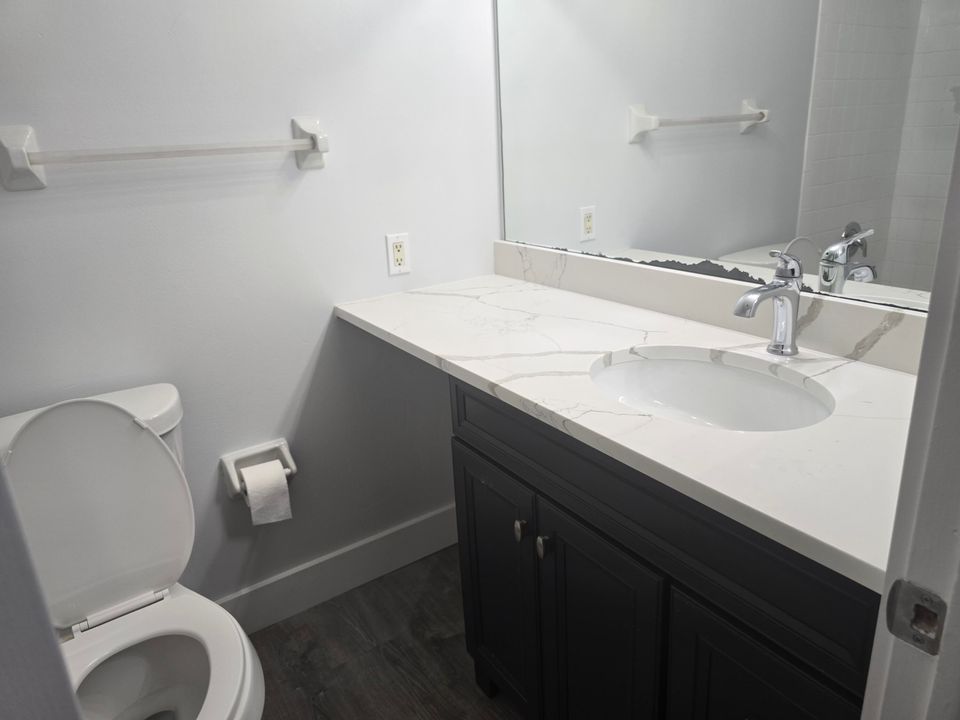 На продажу: $334,900 (2 спален, 2 ванн, 1313 Квадратных фут)