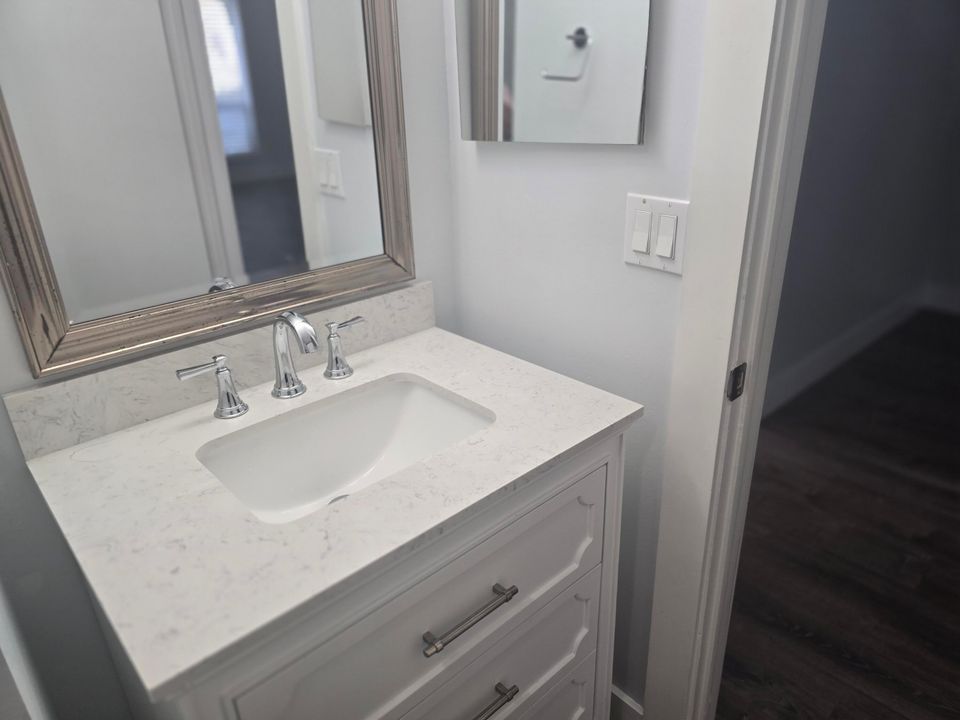 На продажу: $334,900 (2 спален, 2 ванн, 1313 Квадратных фут)