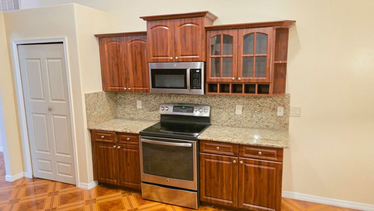 For Rent: $2,725 (4 beds, 3 baths, 2637 Square Feet)