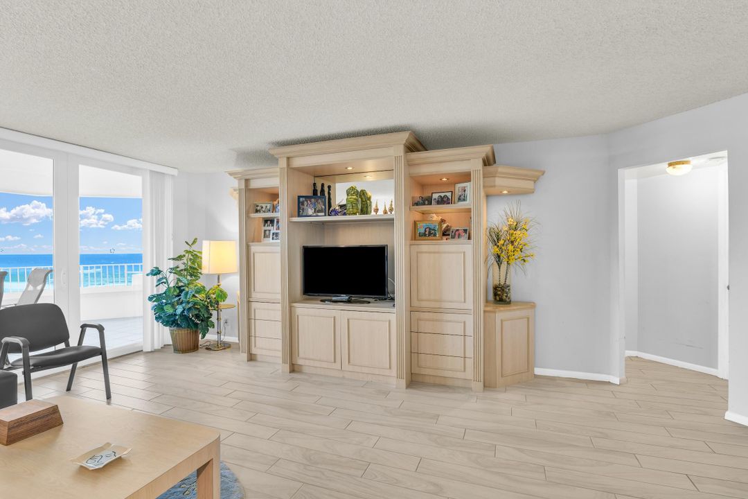 For Sale: $1,400,000 (2 beds, 2 baths, 1446 Square Feet)