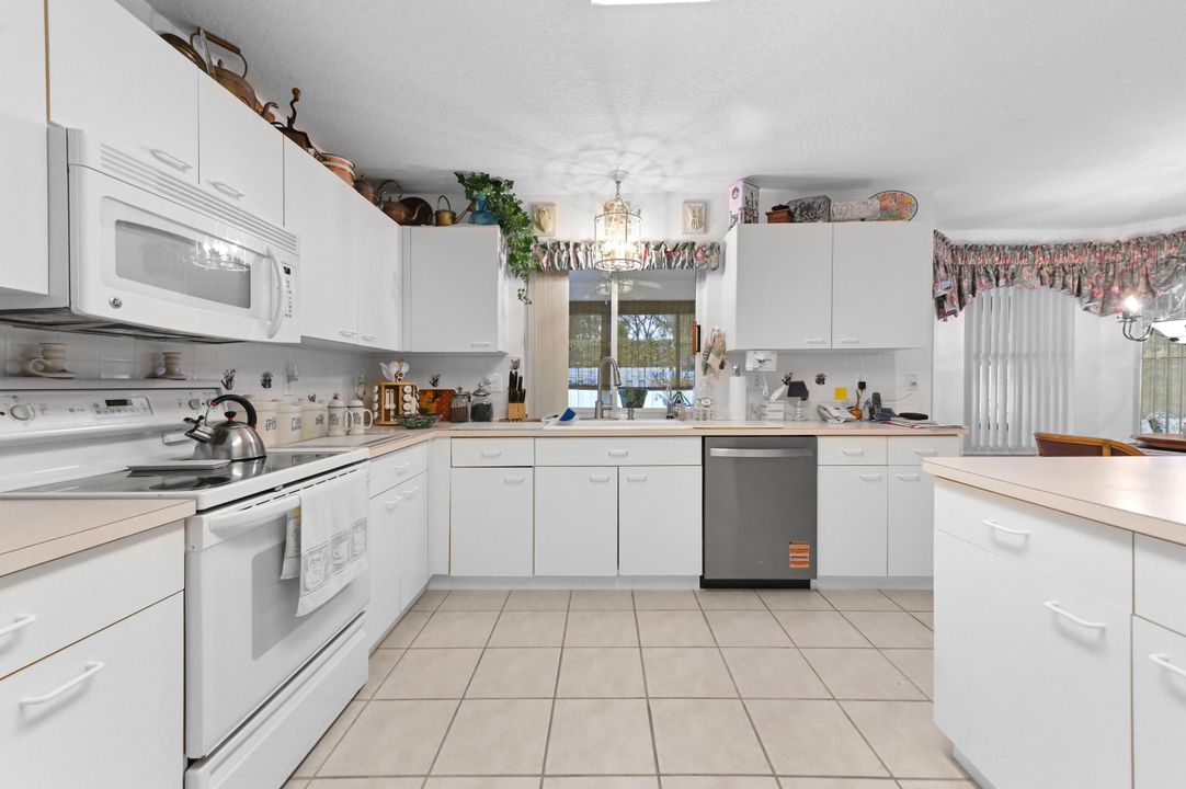 For Sale: $730,000 (5 beds, 3 baths, 3319 Square Feet)