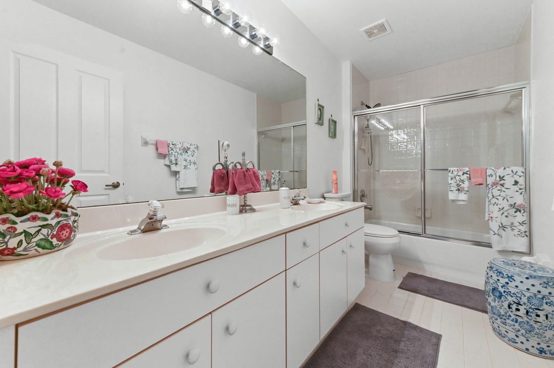 For Sale: $730,000 (5 beds, 3 baths, 3319 Square Feet)