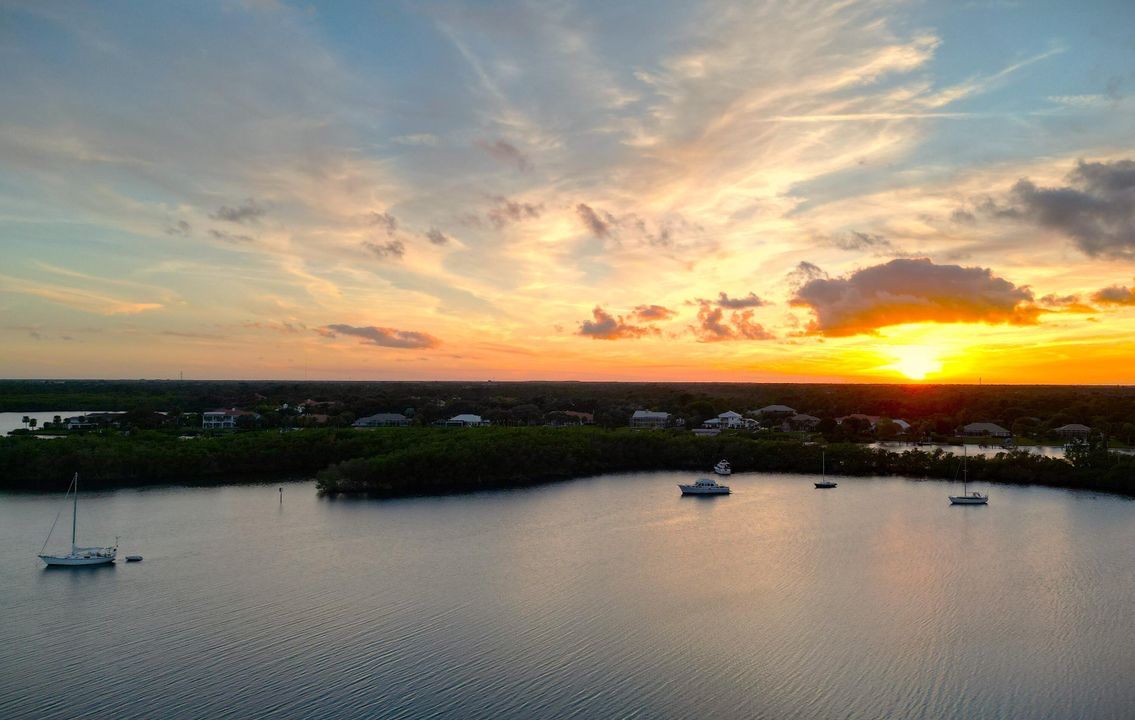 For Sale: $1,650,000 (3 beds, 3 baths, 2616 Square Feet)