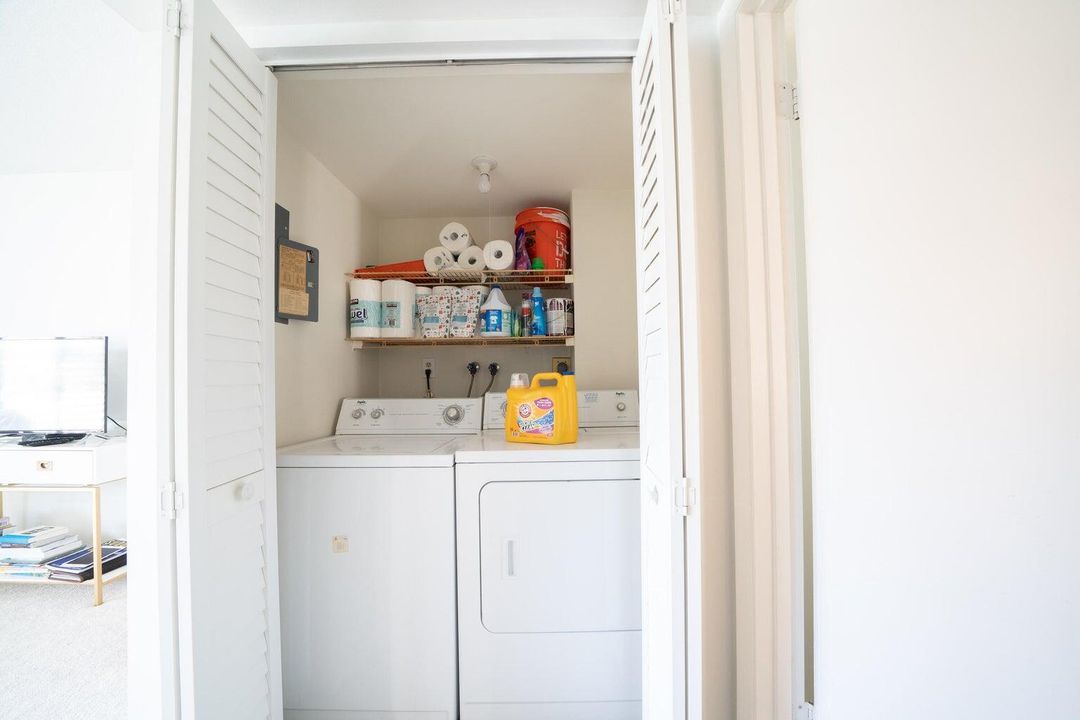 For Rent: $2,200 (1 beds, 1 baths, 714 Square Feet)