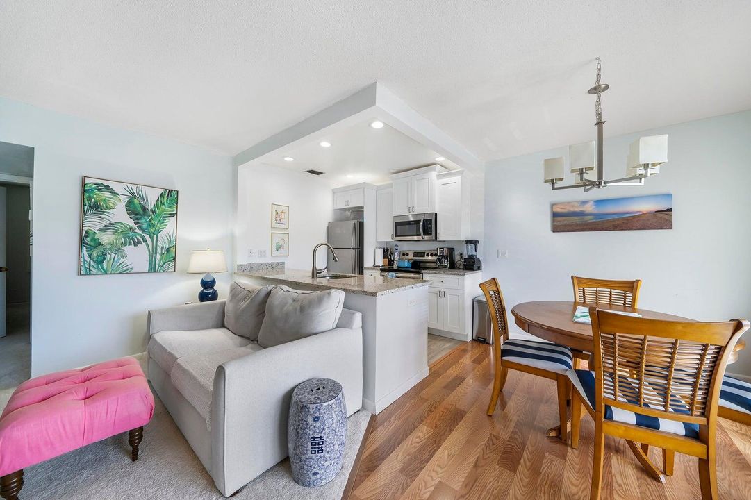 For Rent: $2,200 (1 beds, 1 baths, 714 Square Feet)