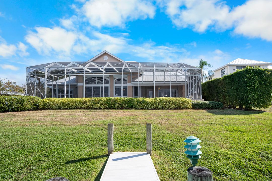 For Sale: $1,650,000 (3 beds, 3 baths, 2616 Square Feet)