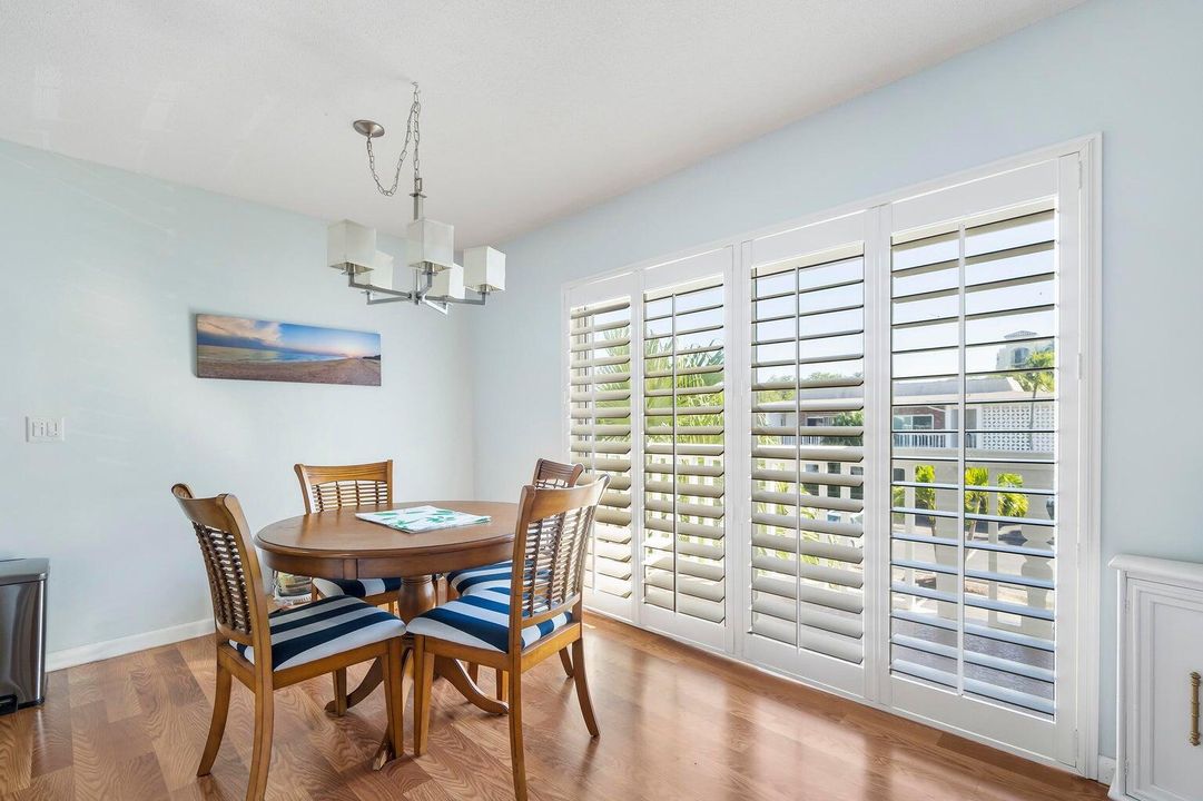 For Rent: $2,200 (1 beds, 1 baths, 714 Square Feet)