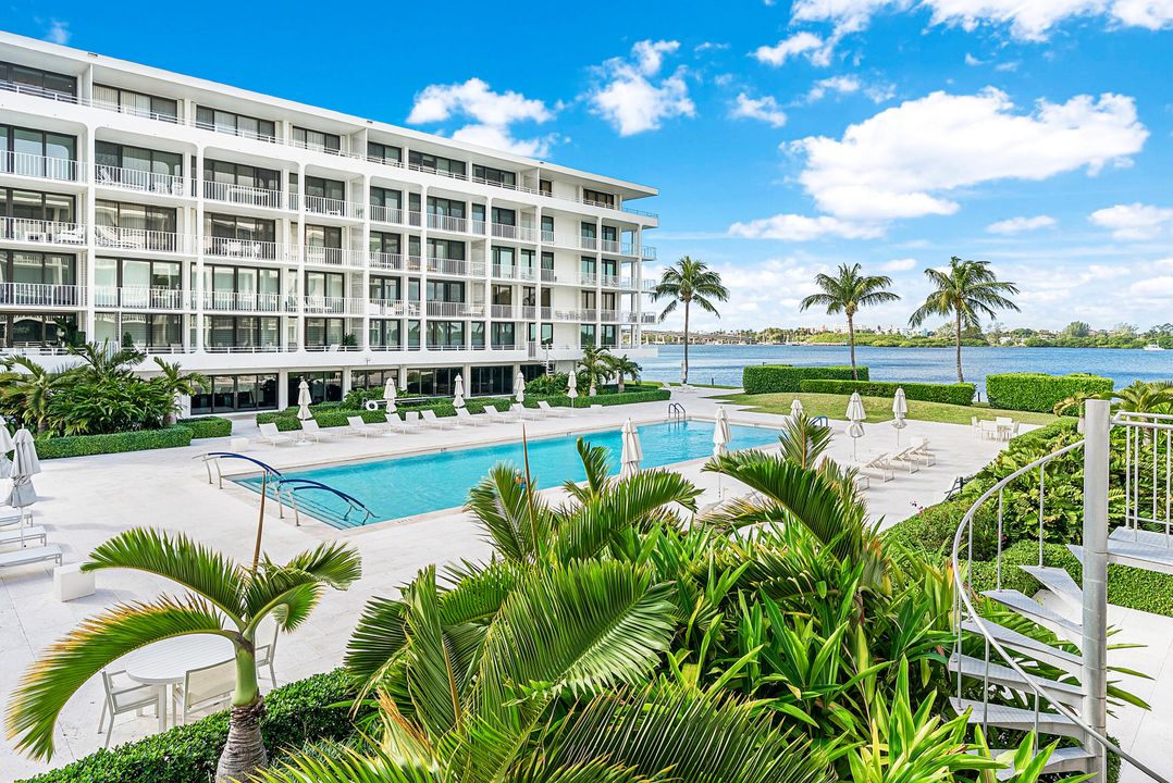 For Sale: $1,595,000 (3 beds, 3 baths, 1834 Square Feet)