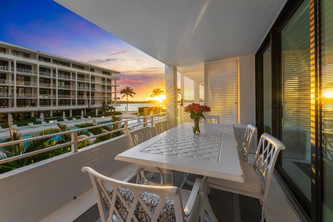 For Sale: $1,595,000 (3 beds, 3 baths, 1834 Square Feet)