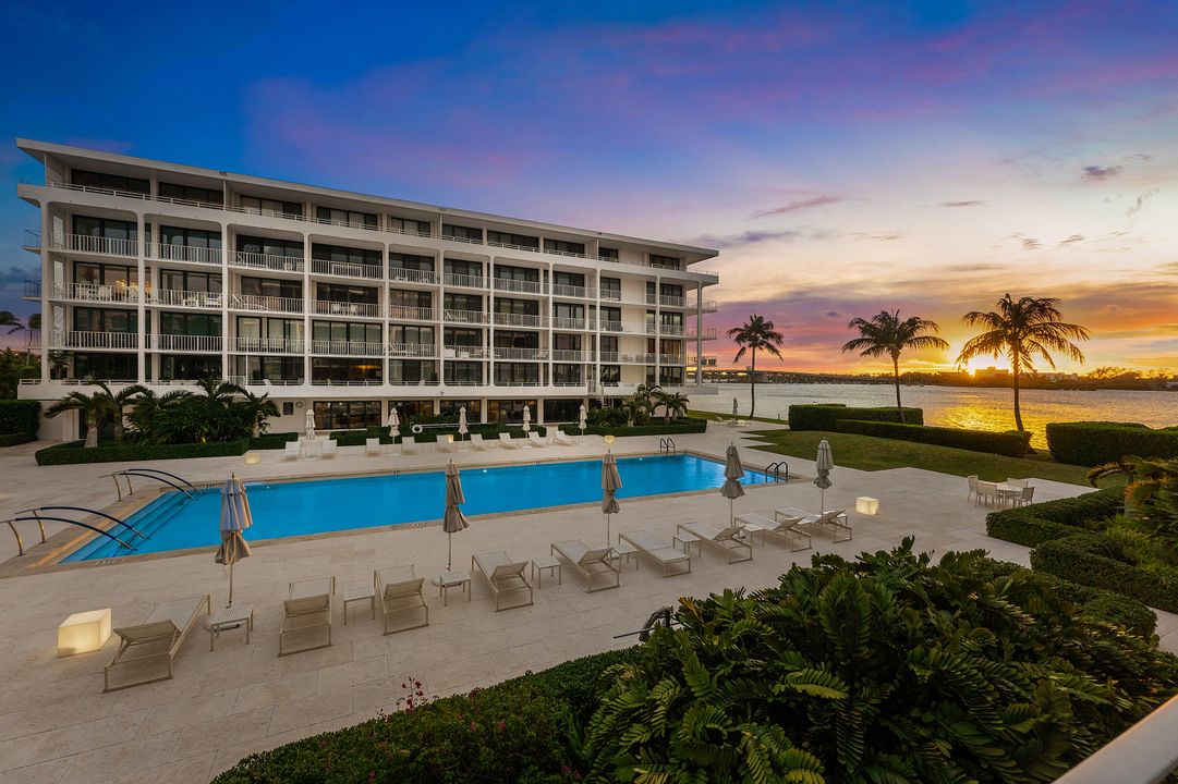 For Sale: $1,595,000 (3 beds, 3 baths, 1834 Square Feet)