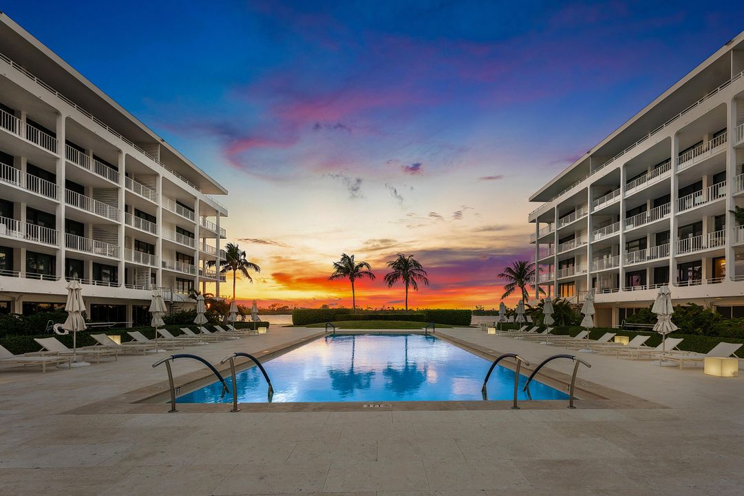 For Sale: $1,595,000 (3 beds, 3 baths, 1834 Square Feet)