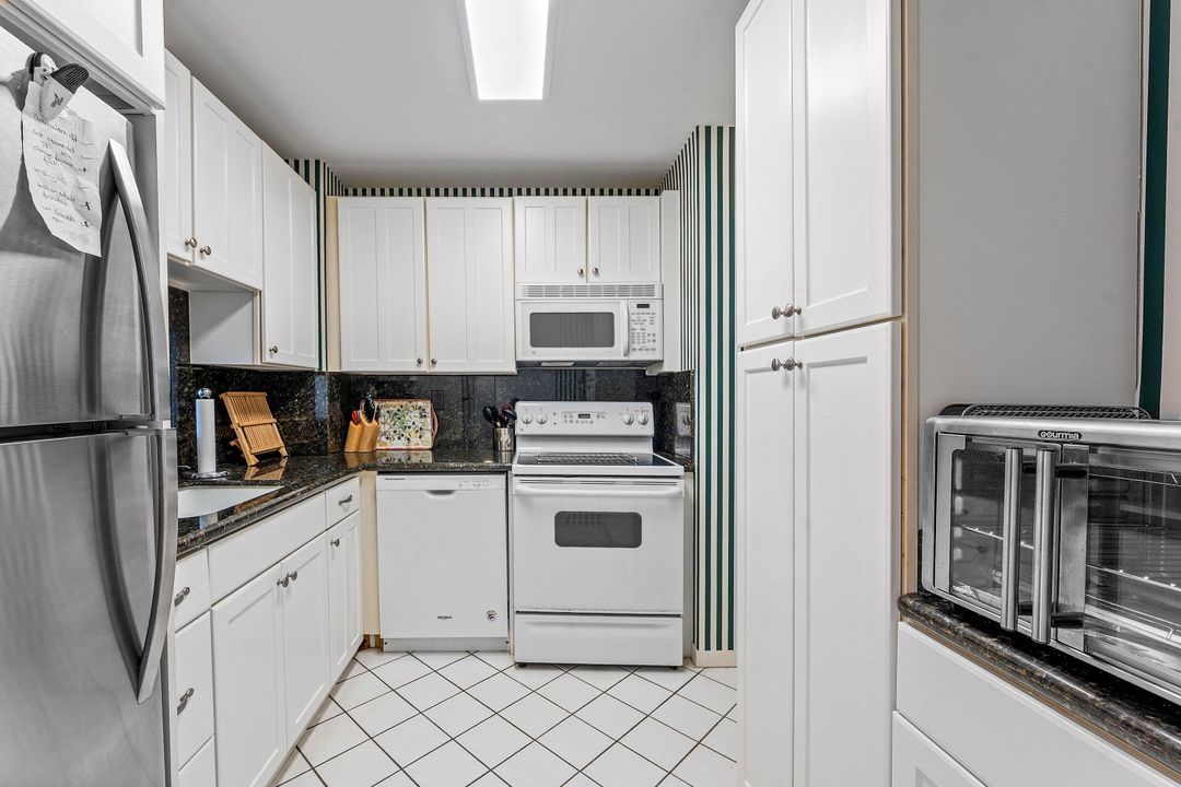 出租: $2,200 (1 贝兹, 1 浴室, 785 平方英尺)