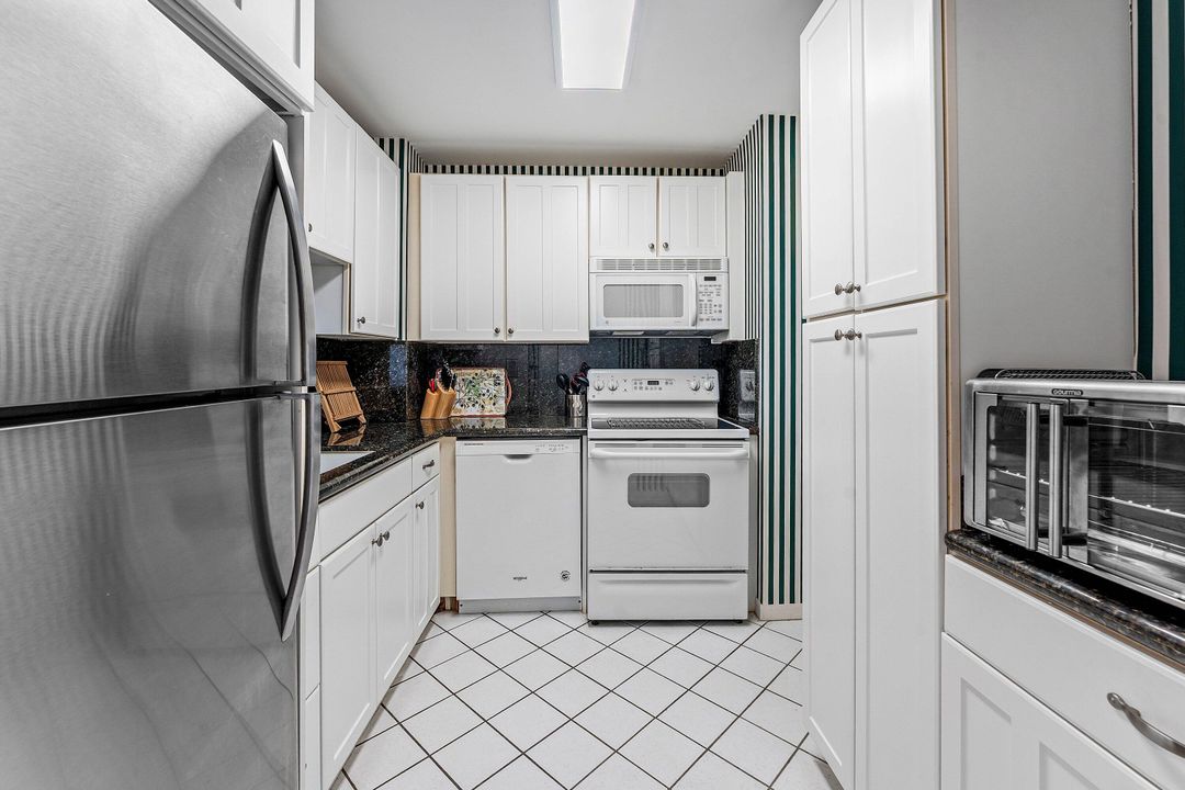 出租: $2,200 (1 贝兹, 1 浴室, 785 平方英尺)