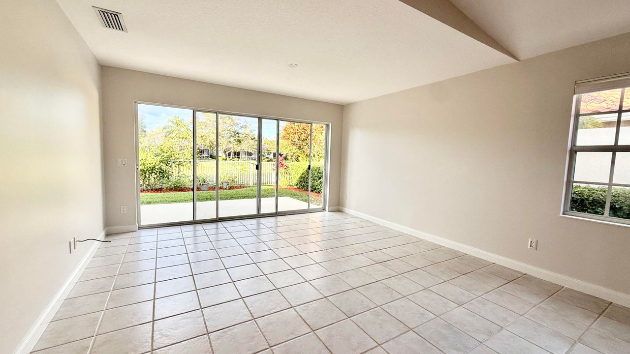 For Sale: $409,900 (2 beds, 2 baths, 1680 Square Feet)