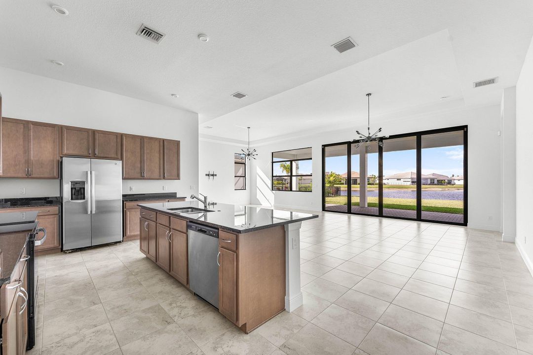 En Venta: $749,000 (3 camas, 3 baños, 2554 Pies cuadrados)